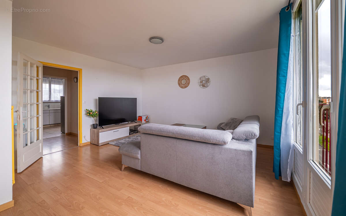 Appartement à COULAINES