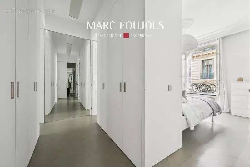 Appartement à PARIS-8E