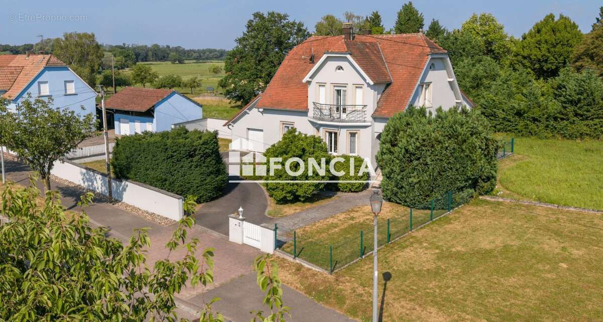Spacieuse maison familiale de 174 m² avec terrain de 4 481 m² dont 3 500 m² constructibles - photo 8