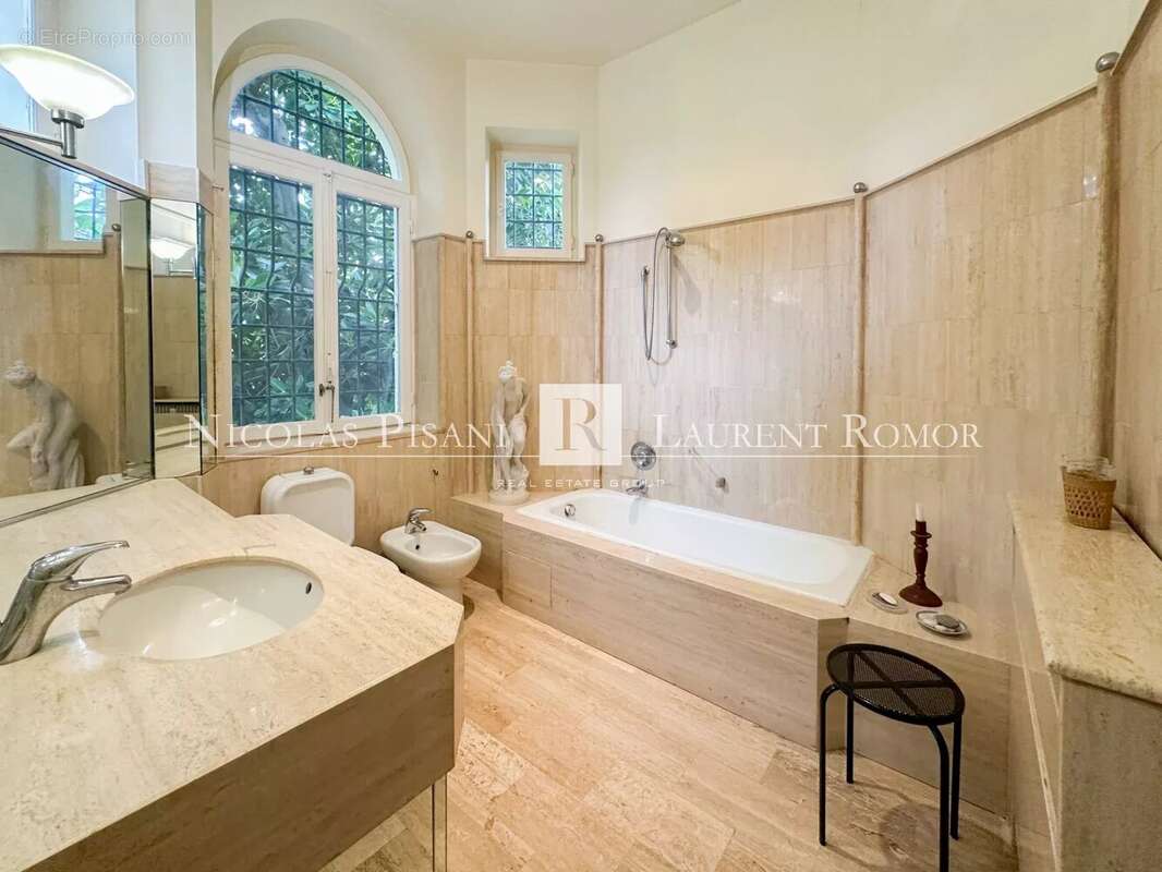 Appartement à ROQUEBRUNE-CAP-MARTIN