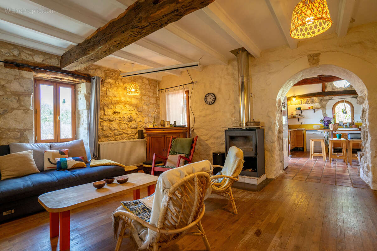 Maison à MONTAIGU-DE-QUERCY