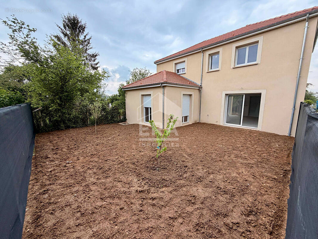 Maison à LA BROSSE-MONTCEAUX