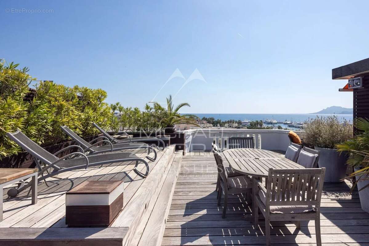 CO-EXCLUSIVITE - Cannes - Croisette - Penthouse avec toit terrasse de 120m2 - photo 2