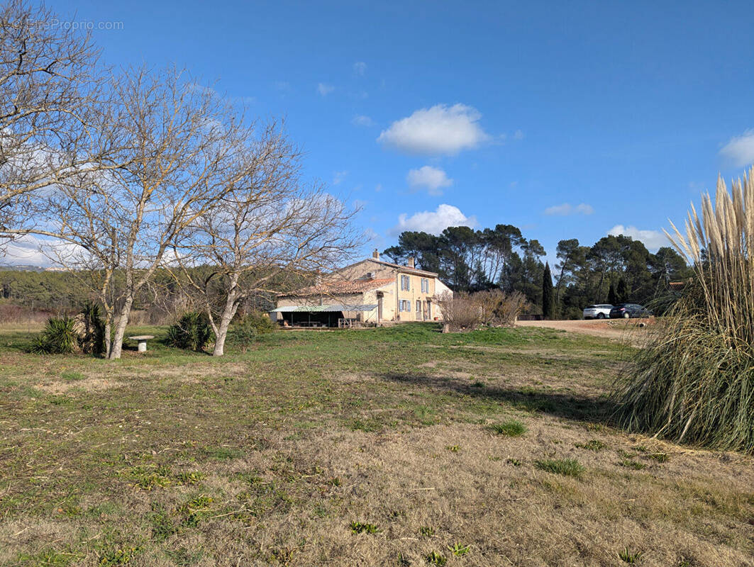 Maison à VILLECROZE