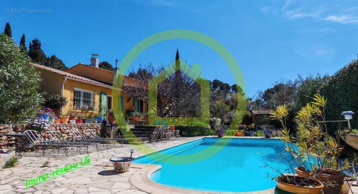 Maison à LE CASTELLET