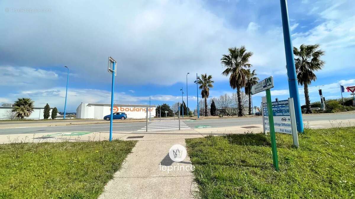 Commerce à MANDELIEU-LA-NAPOULE