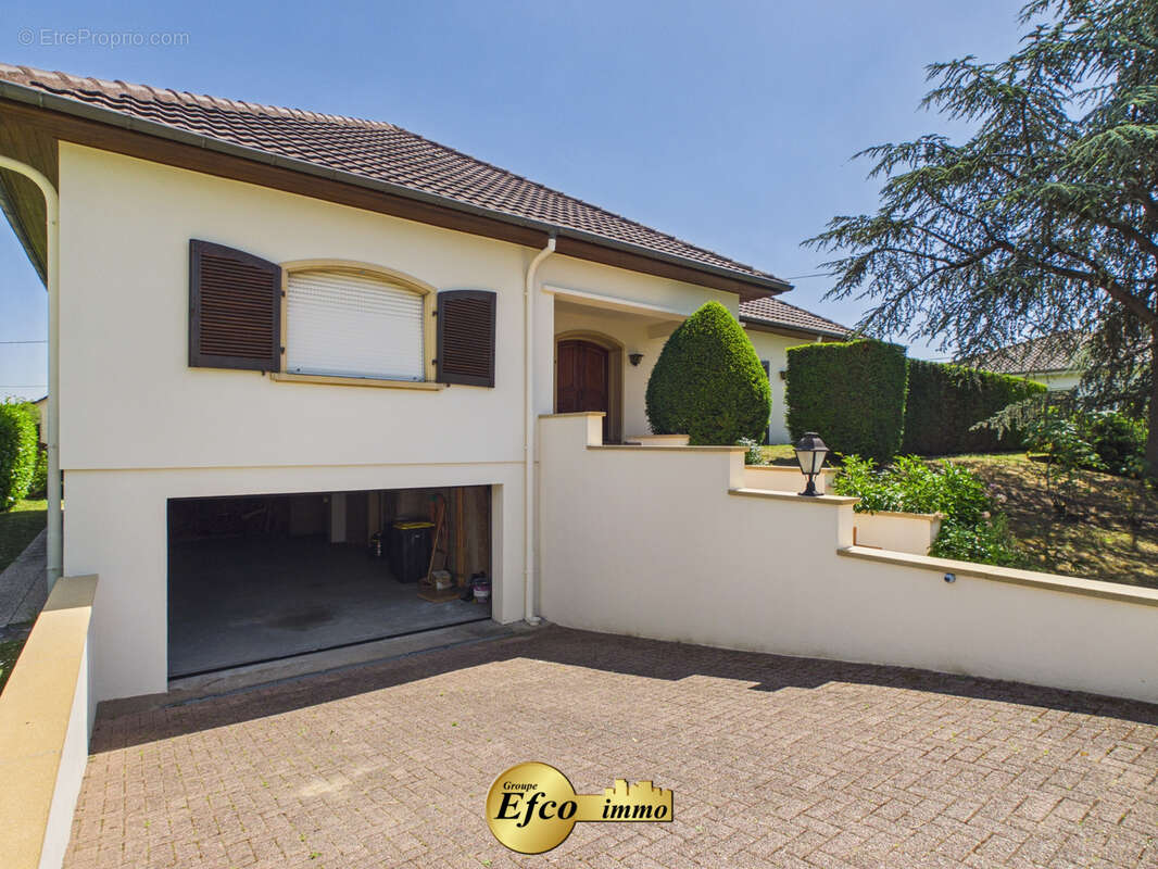 Rare à Pfastatt, maison de plain-pied, Île-de-France, 7 pièces 180 m2 sur 8 ares de terrain avec possibilté ac - photo 2