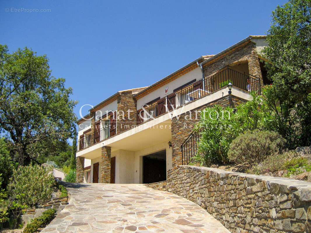 Villa à cavalaire avec belle vue mer & collines - photo 10
