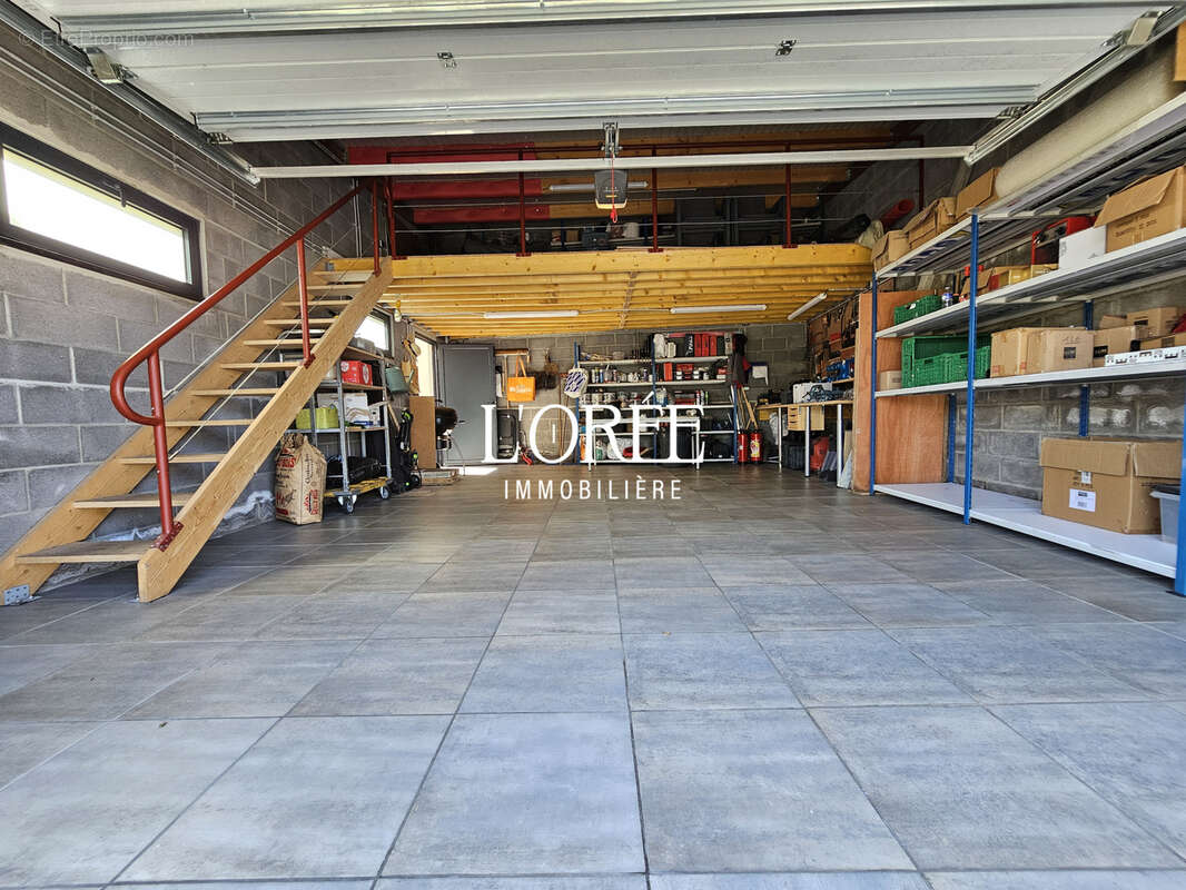 Immeuble mixte - 297 m2 - habitation + local commercial + garage double - photo 15