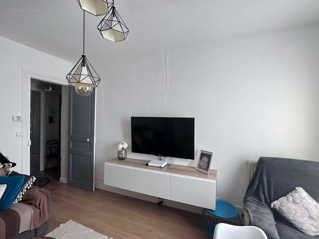 Appartement à VAUJOURS
