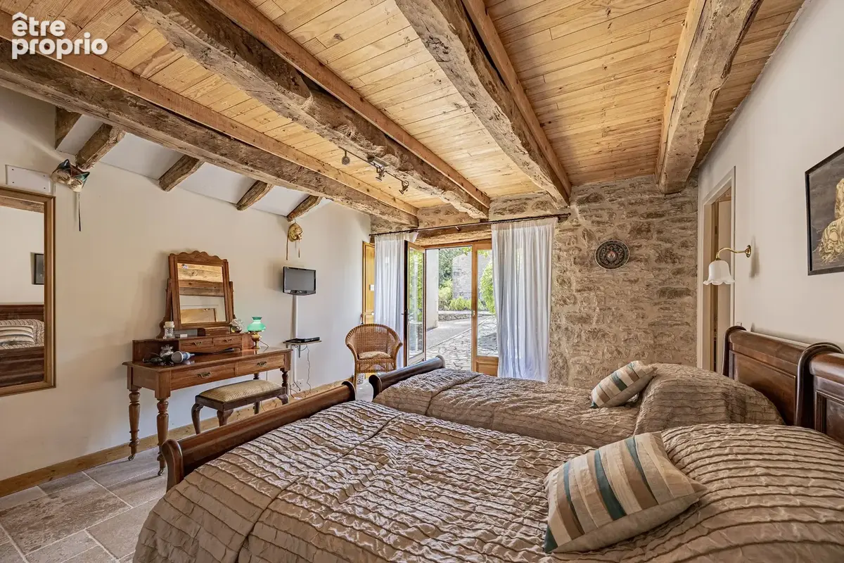 À 10 minutes de Cahors : belle propriété en pierre avec 3 chambres, une annexe et une piscine - photo 7