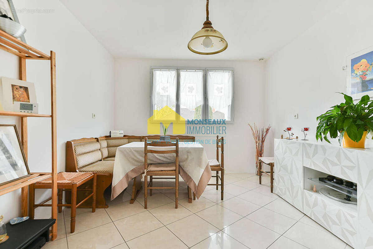 Maison à SAINTE-GENEVIEVE-DES-BOIS