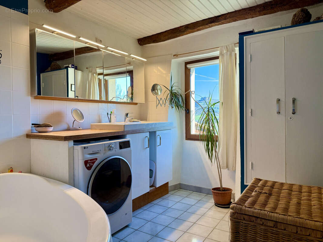 Dickjan POPPEMA d'eXp France vous propose un business provençal - Maison à BARRET-SUR-MEOUGE