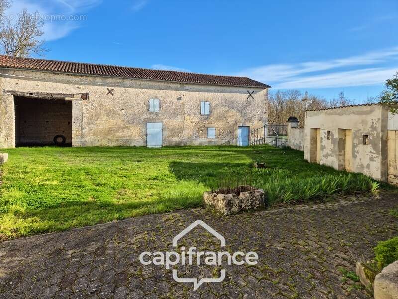 Propriété à vendre 7 pièces SAINT PARDOULT (17) sur plus de 2 hectares de terrain - photo 3
