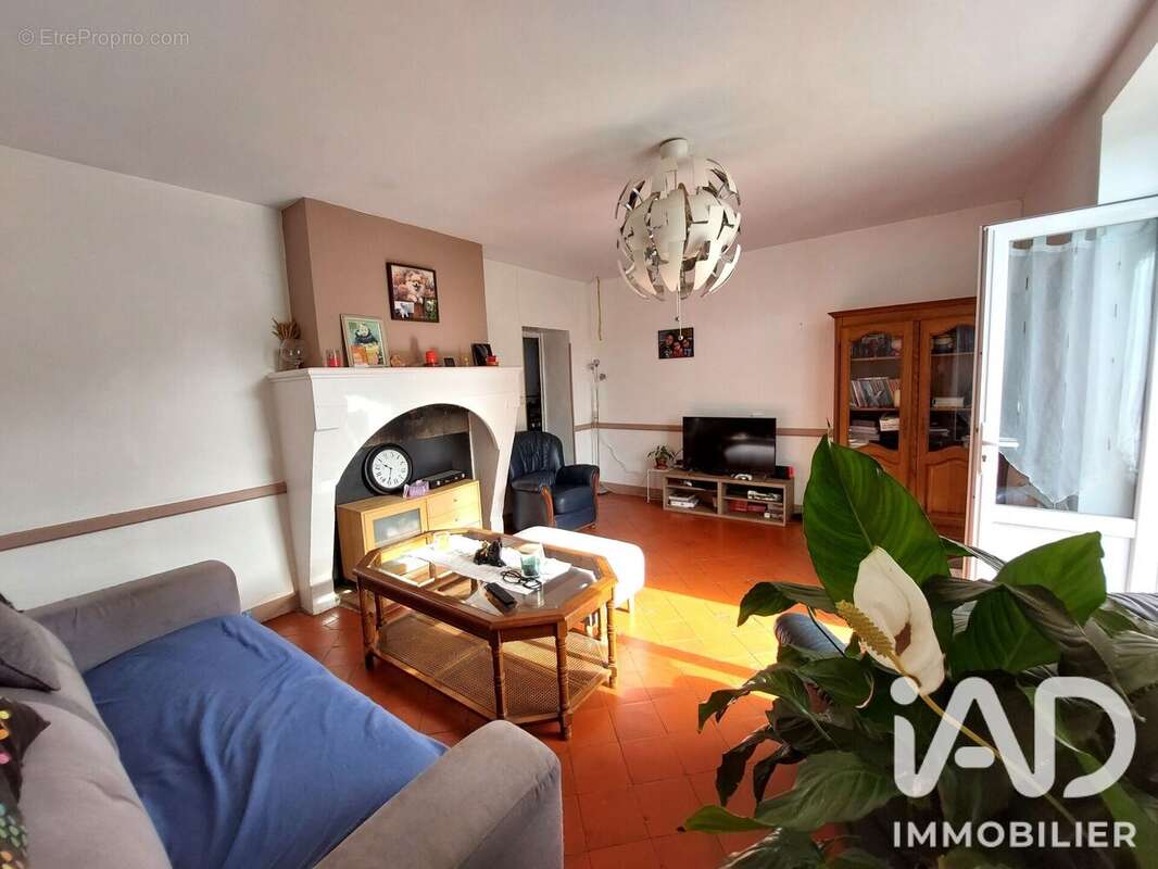 Maison 105 m² à Bonneville-Et-Saint-Avit-De-Fumadieres  - photo 4
