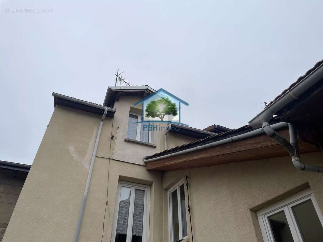 Saint-Etienne La Ricamarie Immeuble 130 m2 2 appartements - photo 2