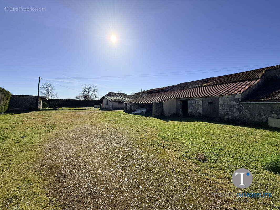 Maison à SAINT-GERMAIN-D'ESTEUIL