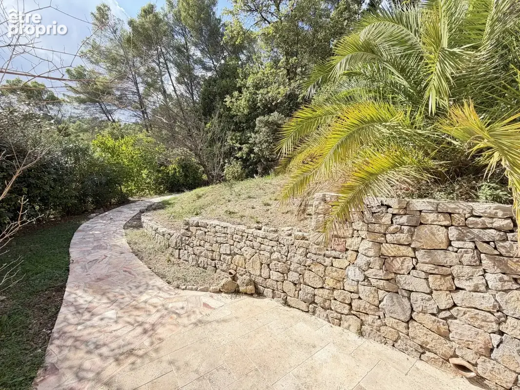 Figanières – calme, beaux volumes et piscine – 430 000 € - photo 7