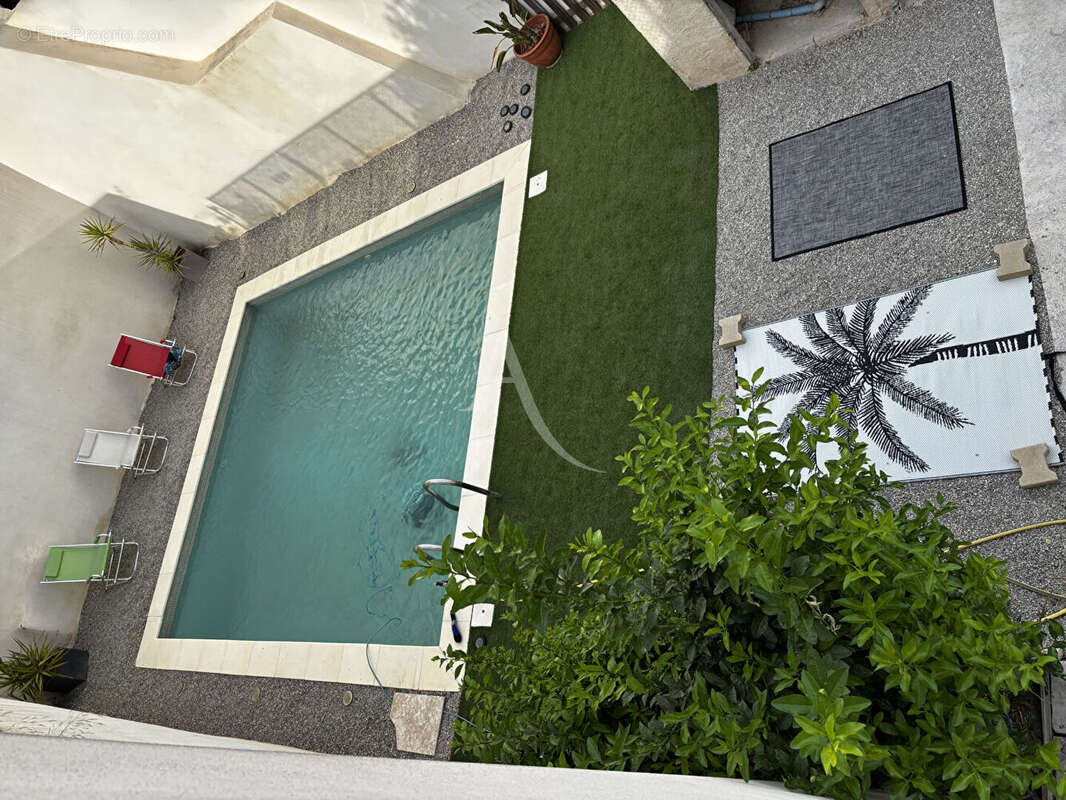 Maison à OUVEILLAN