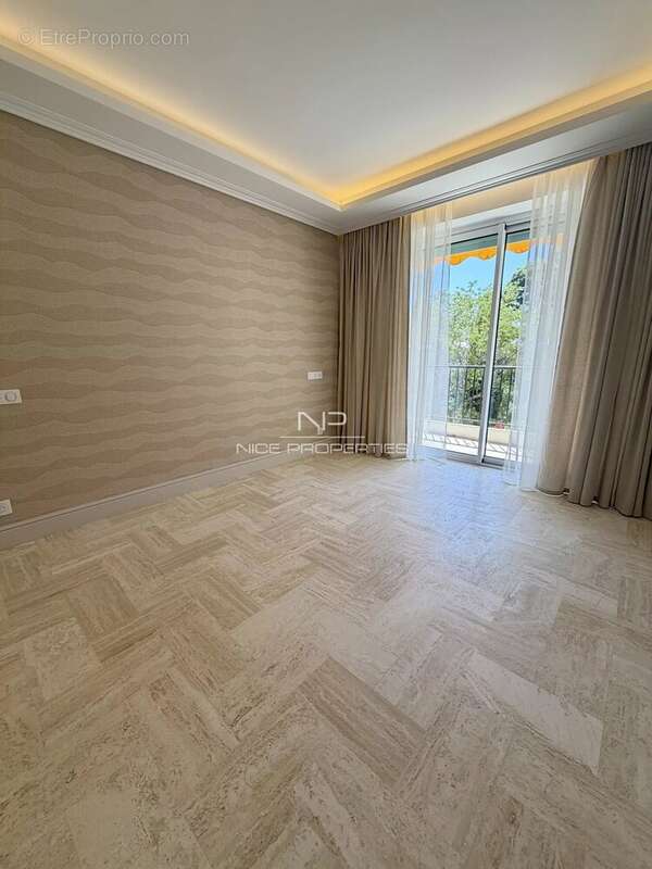 CAP D'AIL : Appartement 3 pièces avec terrasses, à rénover, dans résidence avec piscine et gardien - photo 9