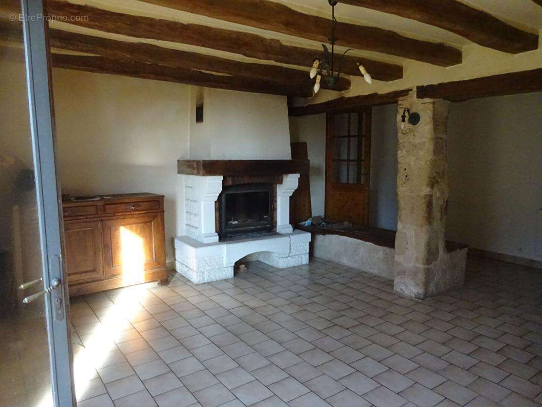 Maison à YZEURES-SUR-CREUSE