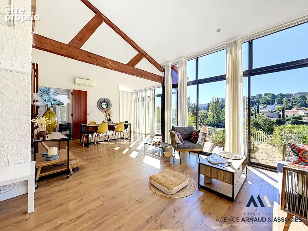 Propriété avec vue dégagée sur un terrain en restanques avec piscine et 2 logements indépendants - photo 9