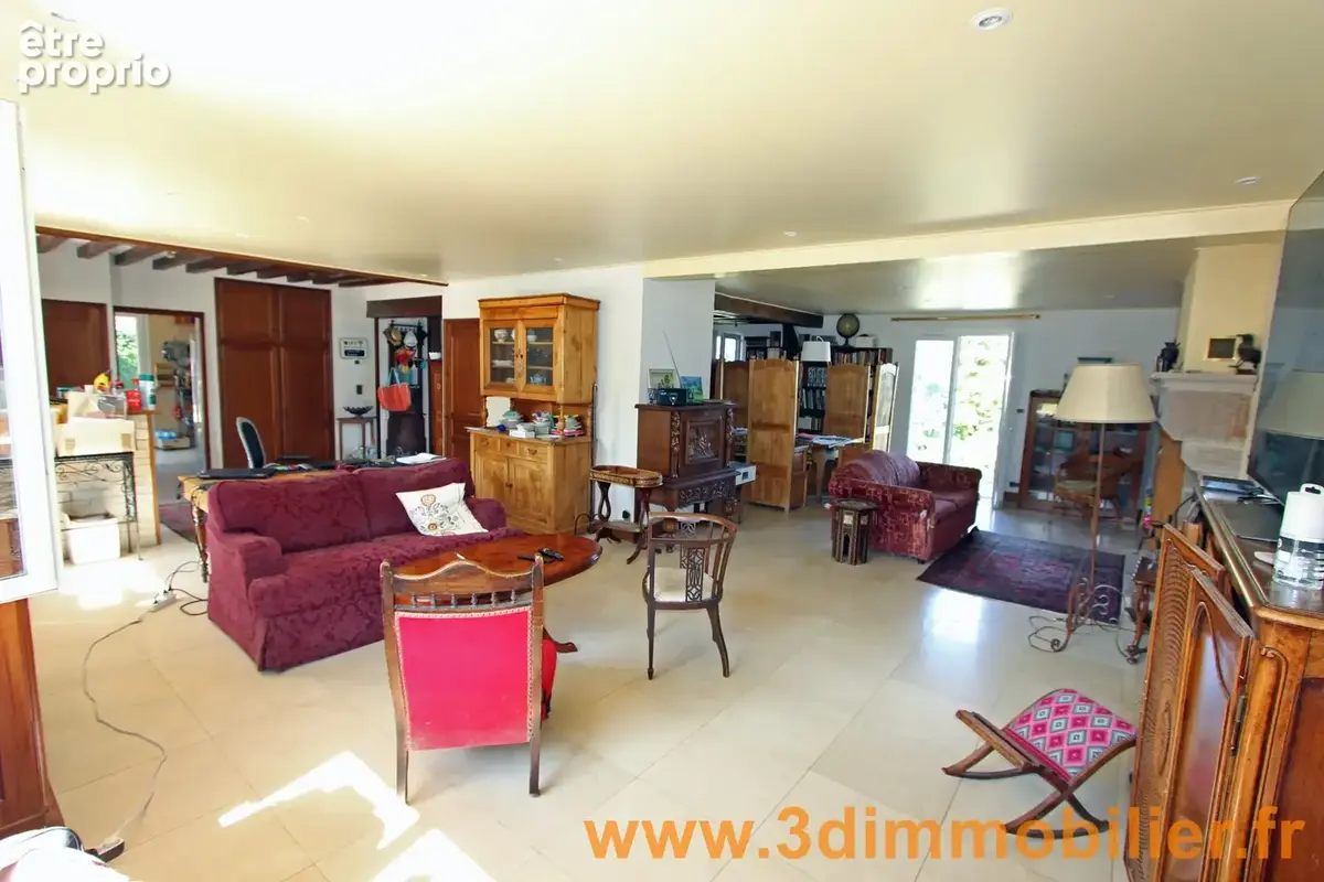 Maison 331 m² à Saint-Amour  - photo 4