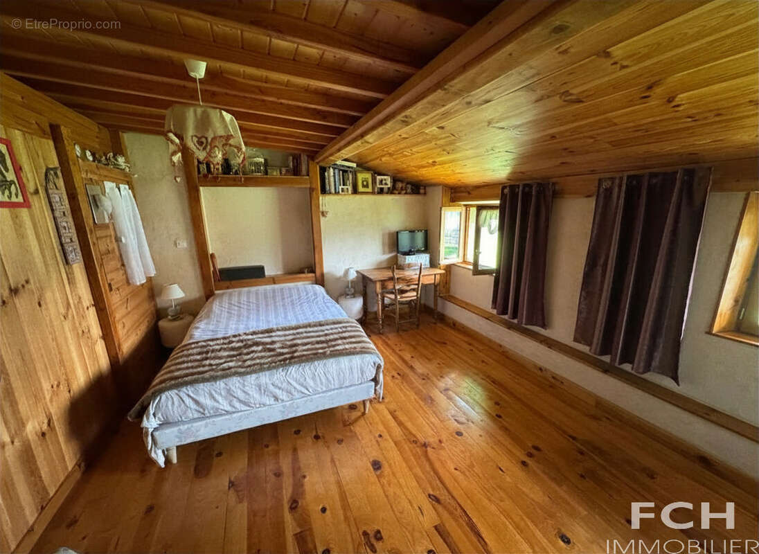 Maison de campagne avec 2 garages et dépendances - photo 12