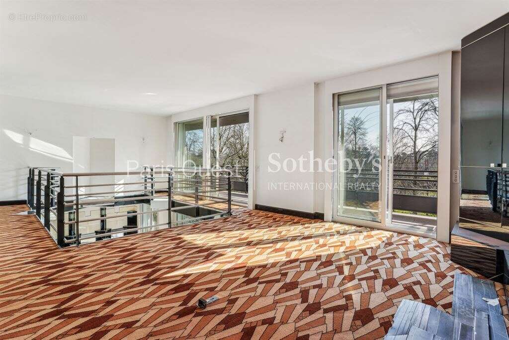 Appartement à NEUILLY-SUR-SEINE