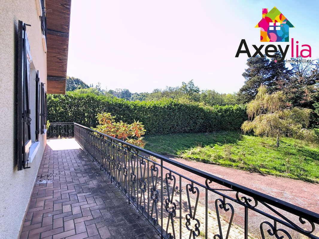 Maison à SAINT-CYR-DE-FAVIERES