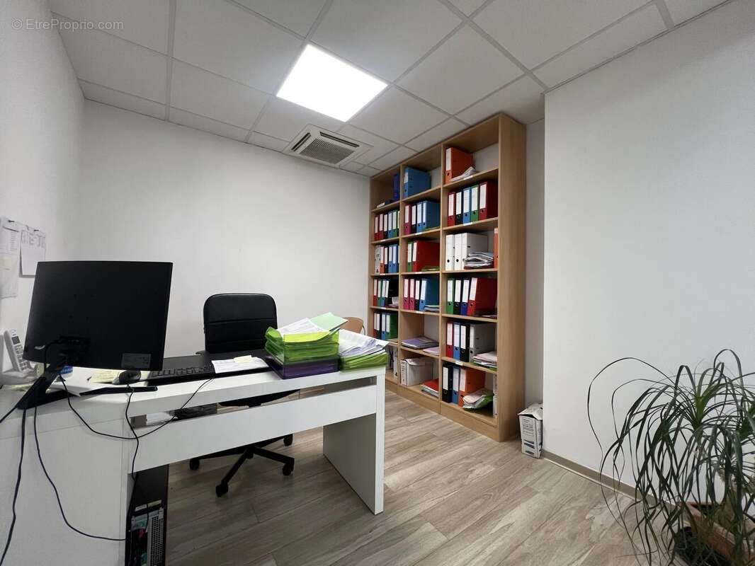 Commerce 212 m² à Nimes  - photo 5