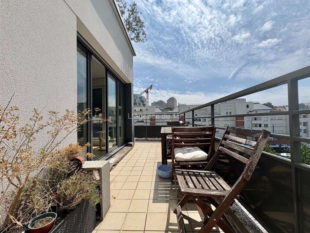 Issy - quai de seine / appartement familial / terrasse / vue degagee / cave / parking / - photo 4