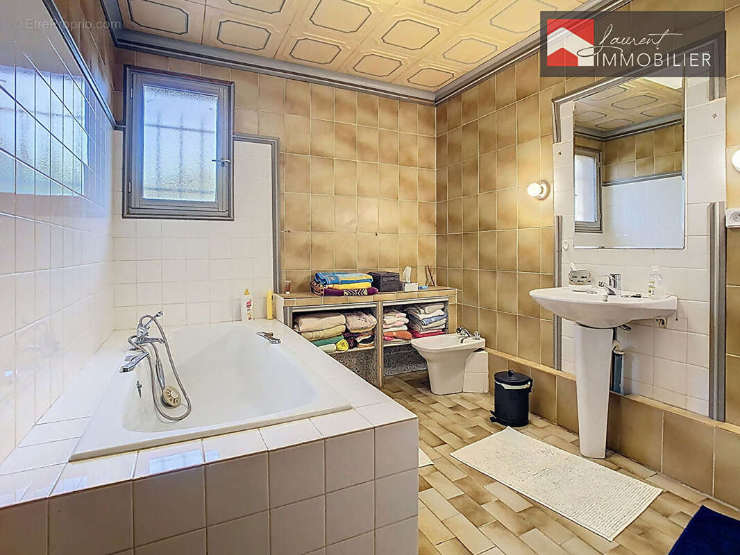 Maison à PONT-DE-VAUX