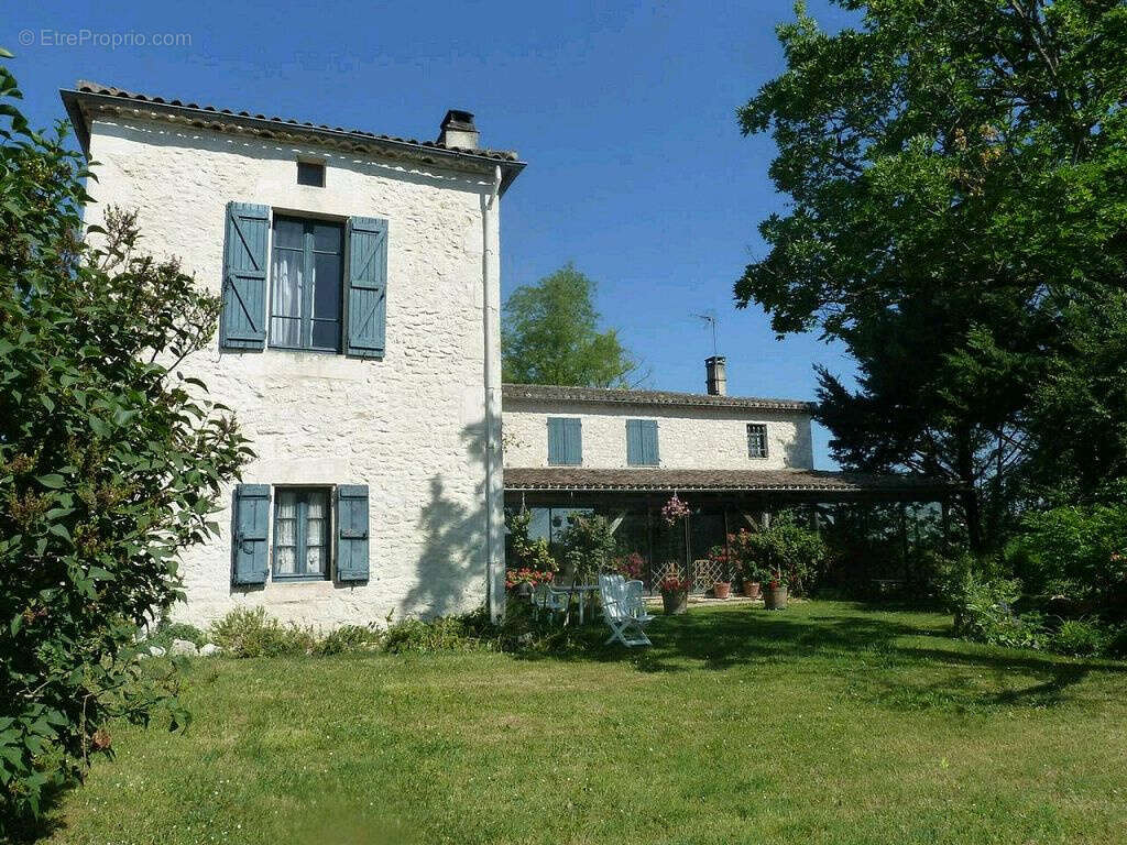 Maison à MONTAIGU-DE-QUERCY