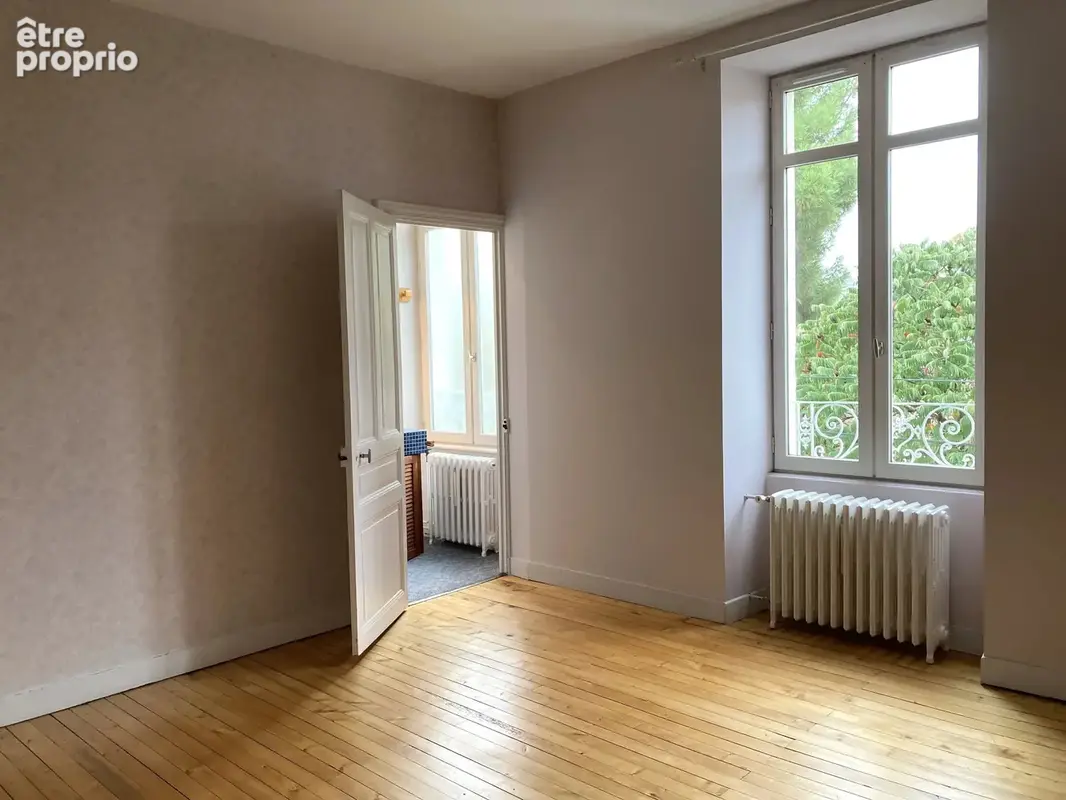 Belle Maison de Maître en centre ville avec jardin et garages - photo 8