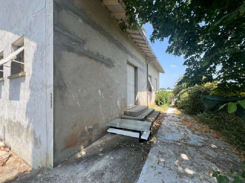 Maison 108 m² à Aiguillon  - photo 2