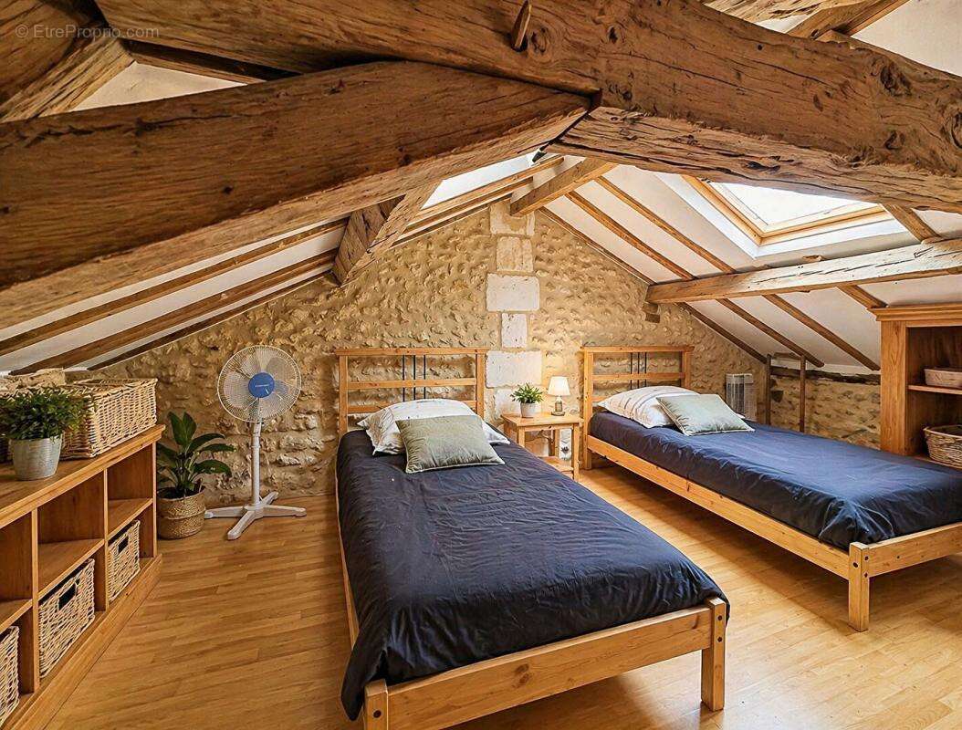 A vendre, superbe propriété en pierre de 245 m² habitable située à BUSSAC 24350 - photo 11