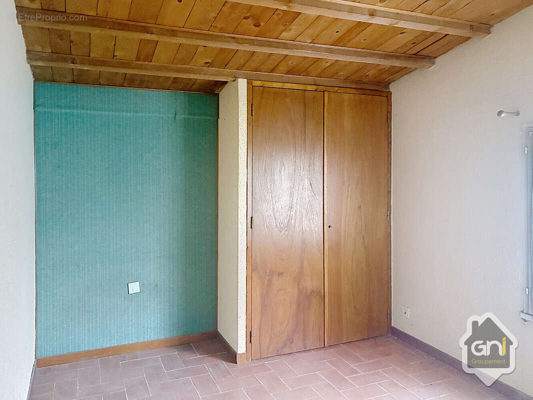 Maison de Type 7 avec jardin. - photo 14
