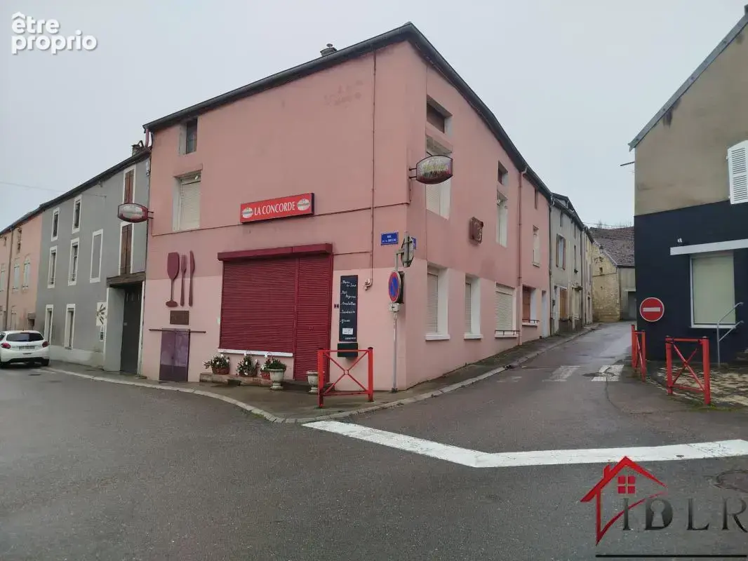 Bâtiment avec locaux et logement avec Fort potentiel - photo 2