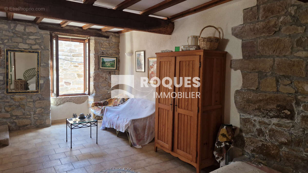 Au pied du Larzac méridional, dans superbe village, maison de village en pierre rénovée 69 m2 habitables, cave - photo 11