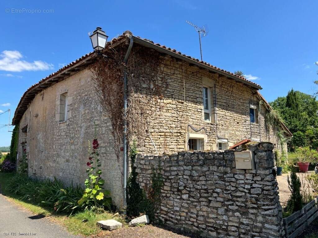 Maison à NANTEUIL-EN-VALLEE