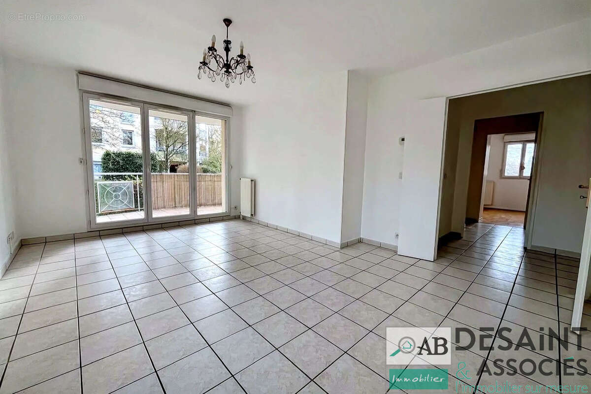 A vendre sur MONTÉVRAIN, appartement type F4 de 75 m2 3 chambres, balcon de 10 m2 et garage. - photo 2