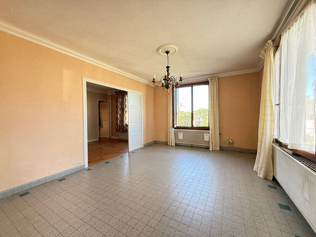 Maison à MESSIA-SUR-SORNE