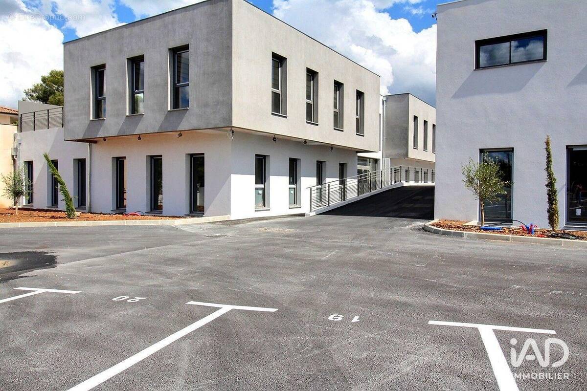 Photo 1 - Commerce à SAINT-MAXIMIN-LA-SAINTE-BAUME