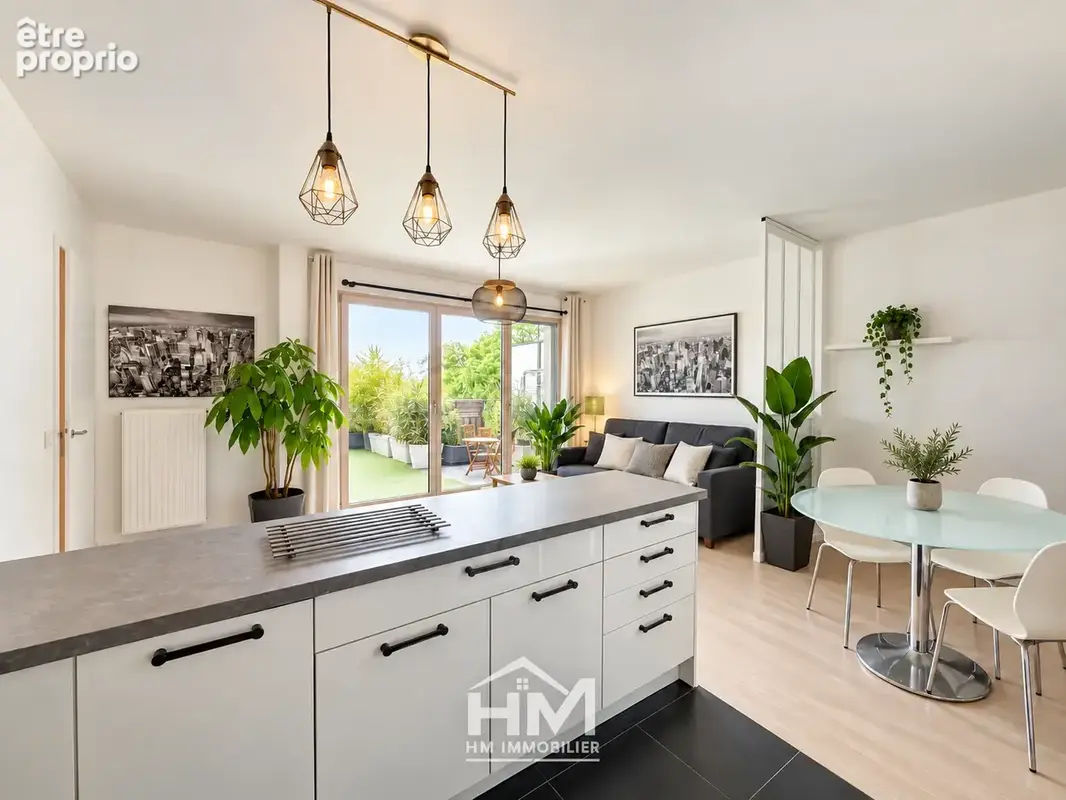 Saint-Maurice — À 5 minutes du RER A Joinville-le-Pont  Exclusivité — Appartement avec terrasse de 17 m2 - photo 2