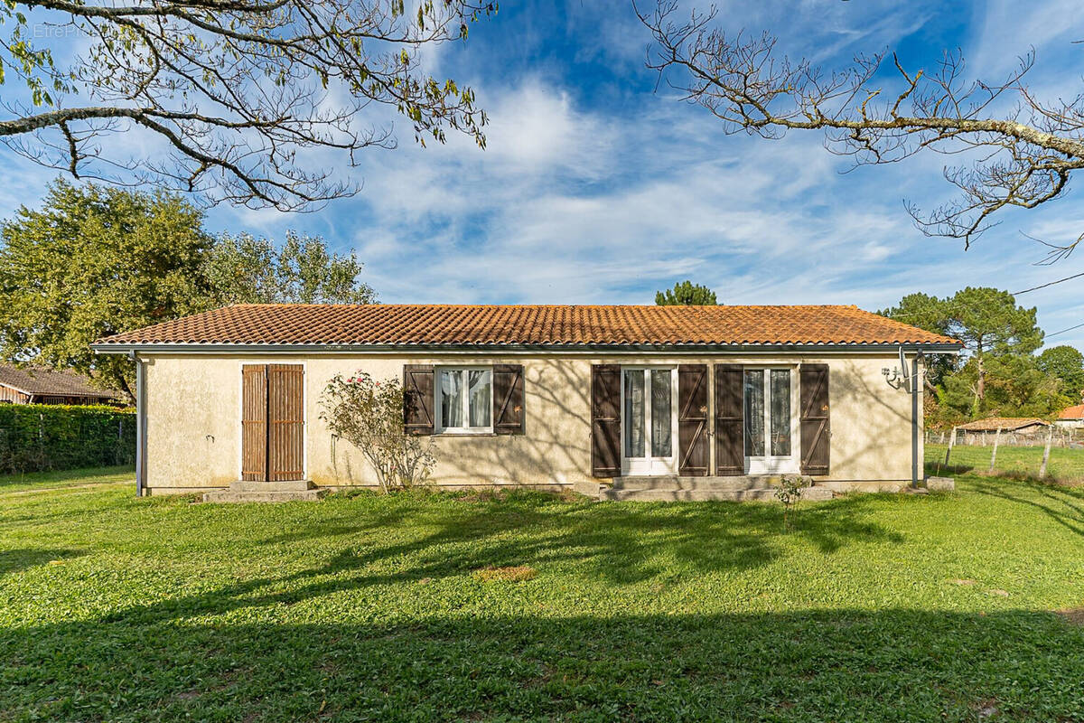 Maison à SALLES