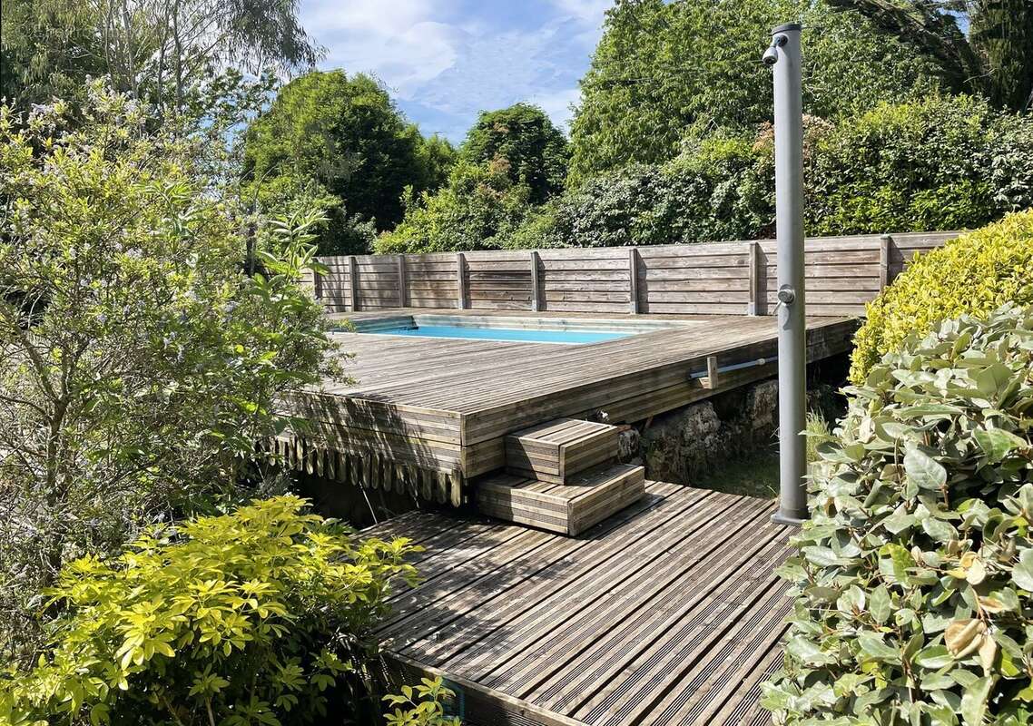 Belle propriété de 325² avec jardin de 3 660m² et dépendances - photo 5