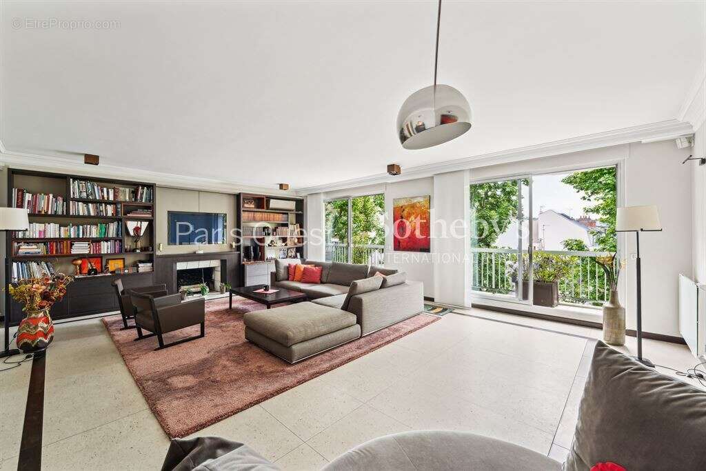 Appartement à NEUILLY-SUR-SEINE