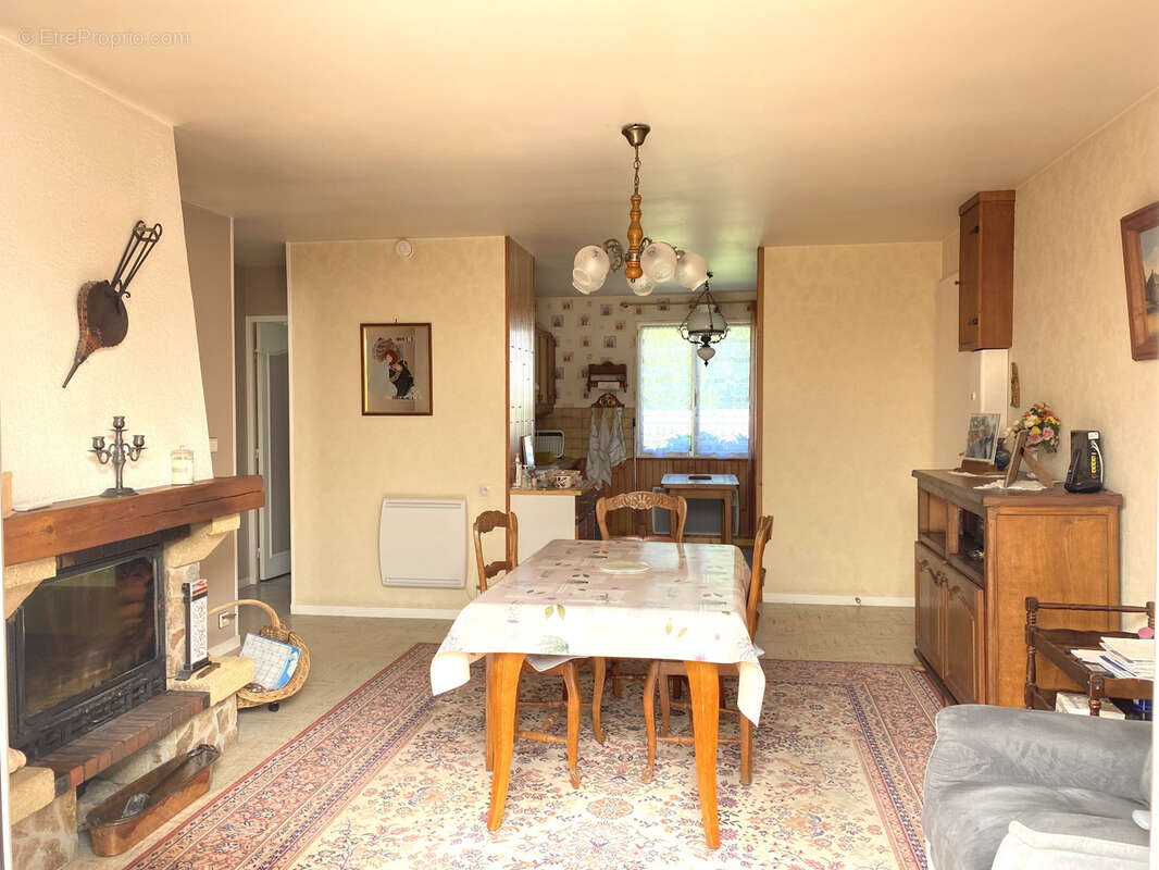 Maison à BAZOCHES-SUR-LE-BETZ