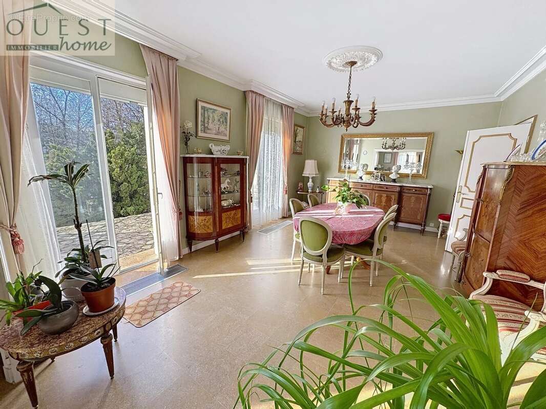 Maison à CHARBONNIERES-LES-BAINS